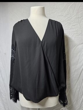 WOMENS INC INTERNATIONAL CONCEPT BLACK OPEN FRONT BLOUSE SIZE M NWT